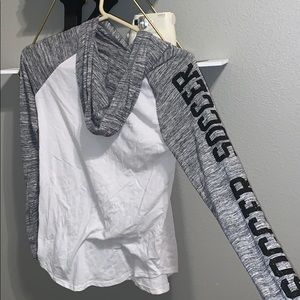 girls kind sleeve tee with hood